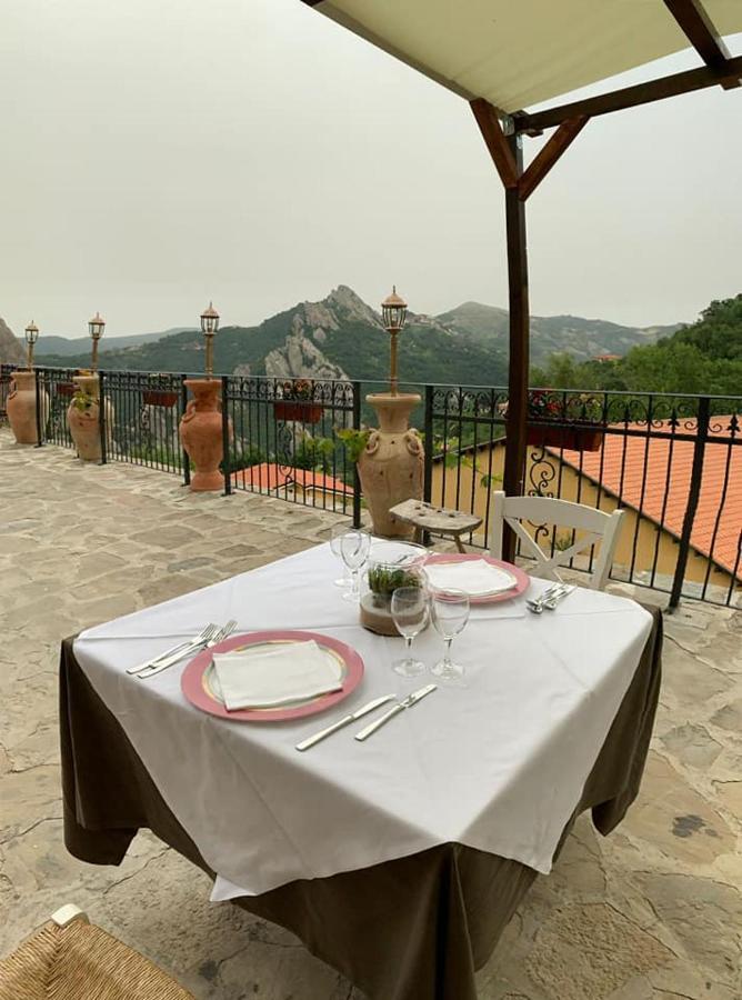 Monserrat Castelmezzano Exteriör bild