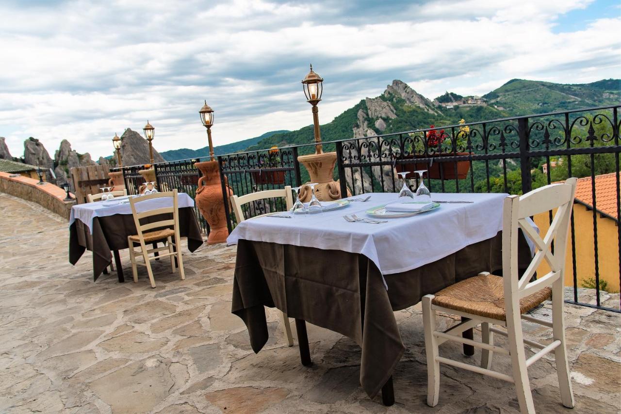 Monserrat Castelmezzano Exteriör bild