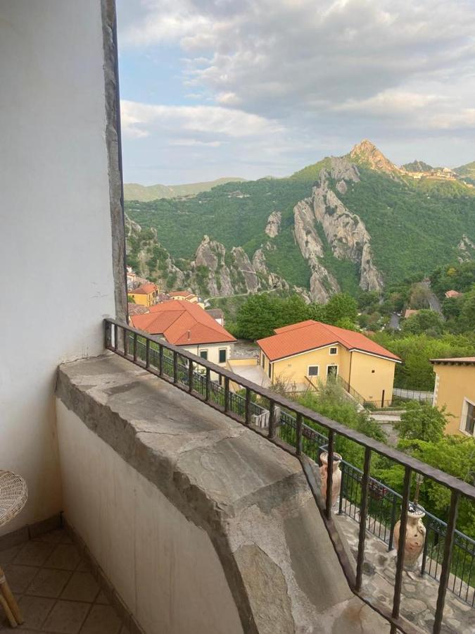 Monserrat Castelmezzano Exteriör bild