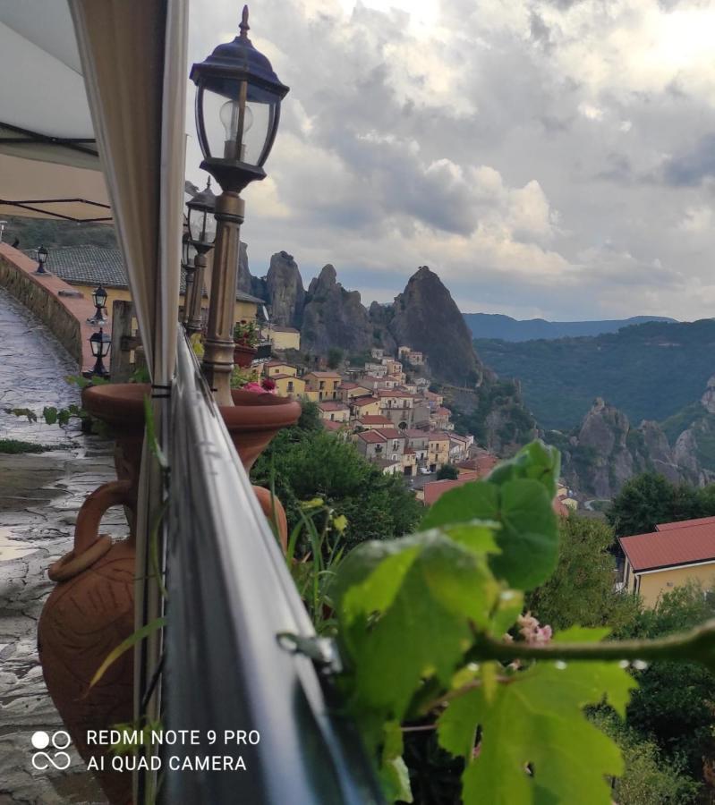 Monserrat Castelmezzano Exteriör bild