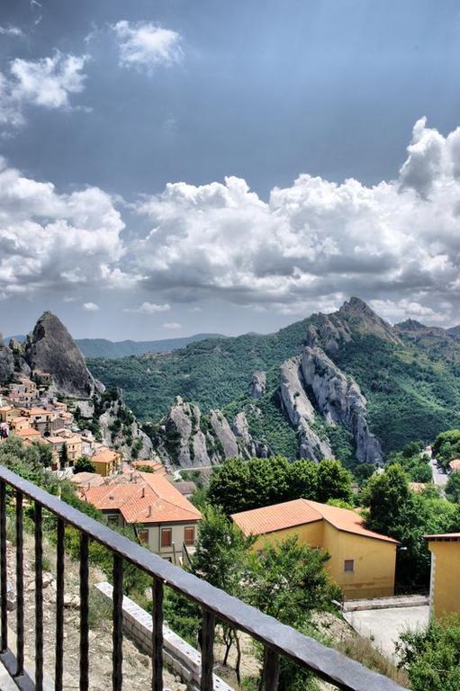 Monserrat Castelmezzano Exteriör bild