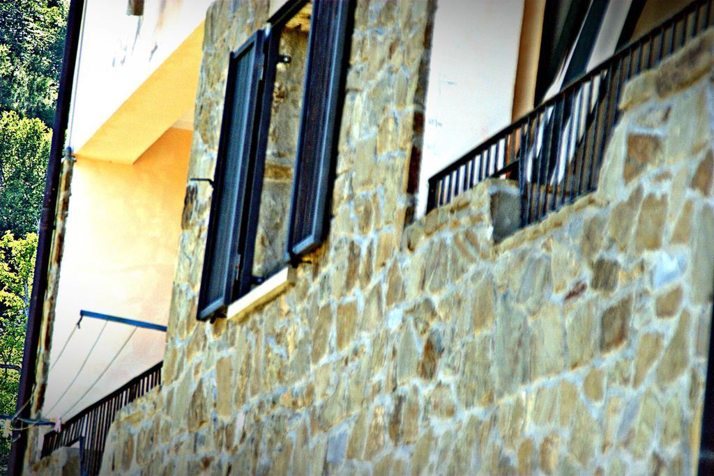 Monserrat Castelmezzano Exteriör bild