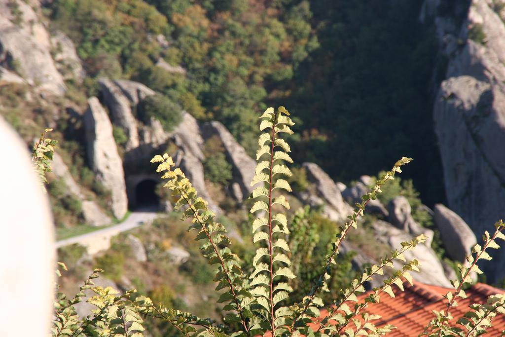 Monserrat Castelmezzano Exteriör bild