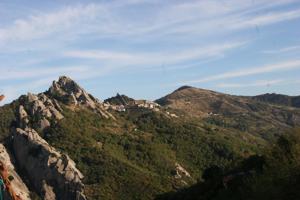 Monserrat Castelmezzano Exteriör bild
