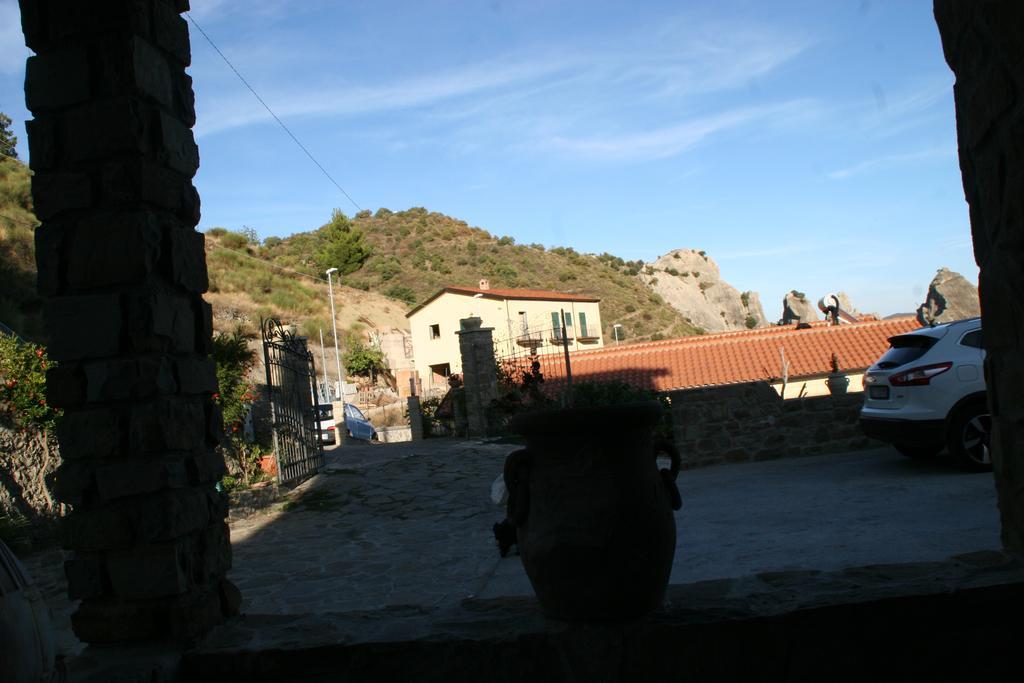 Monserrat Castelmezzano Exteriör bild